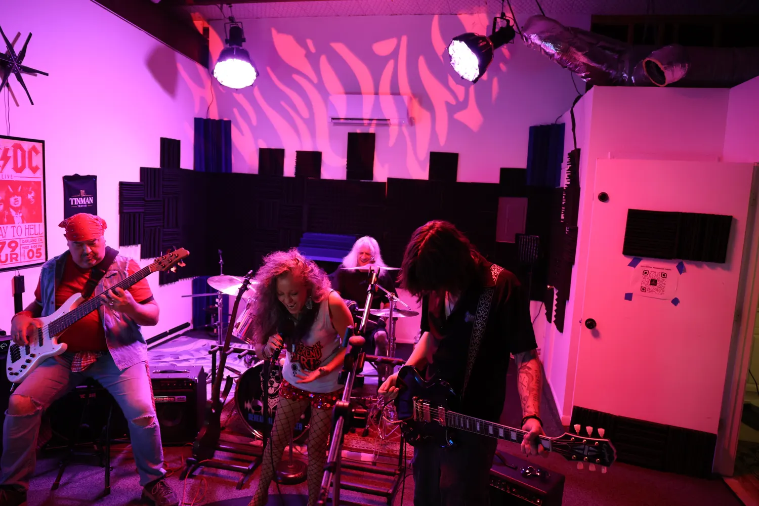 Reverend Dirt live — 1